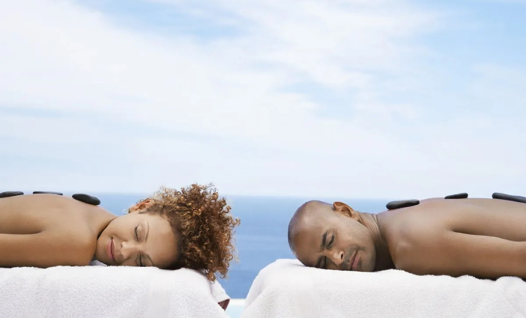 COUPLE'S MASSAGE EXPERIENCE